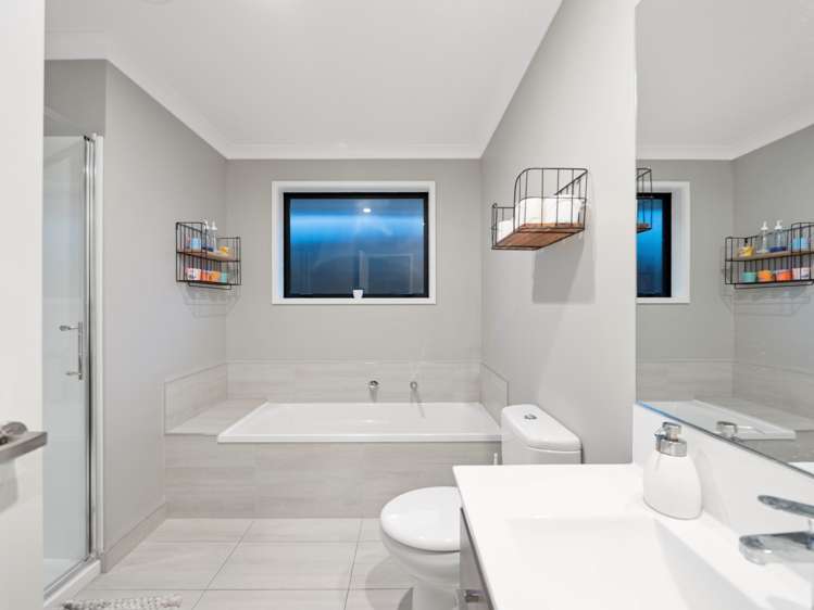 59 Kahuparere Crescent Pyes Pa_17