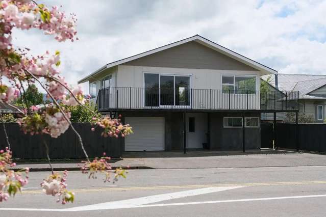 Renovated 4BR Family Home in Dannevirke