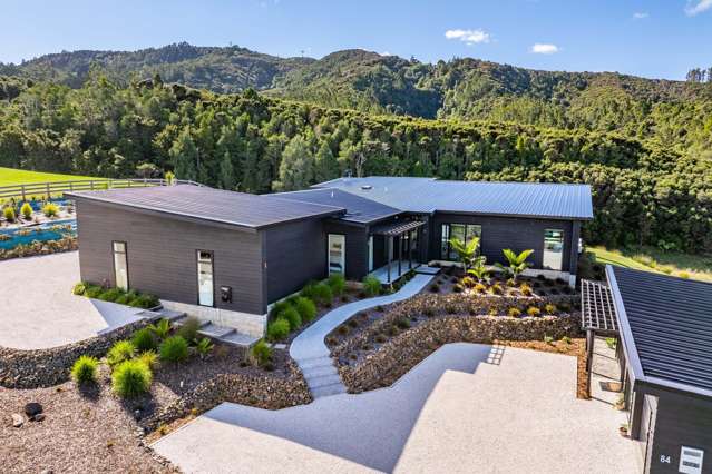 Rare luxury estate with lake and bush views