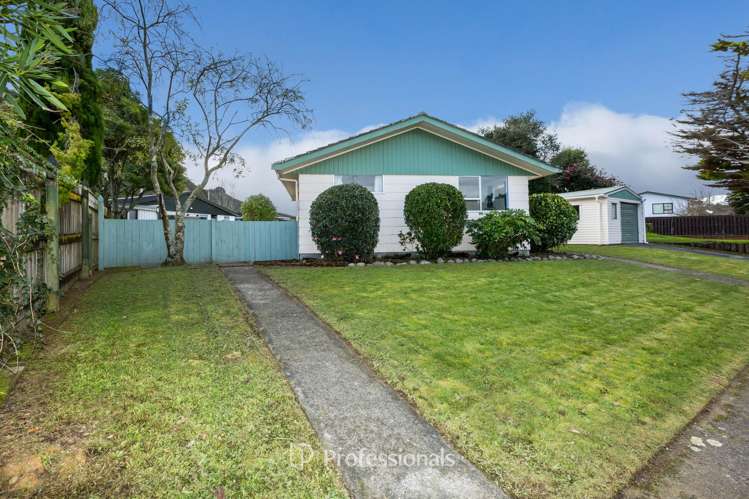 35 Larchmont Grove Totara Park_1
