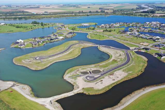 22 Bridgewater Quay Lake Hood_3