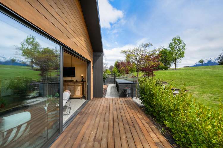 37 Pendeen Crescent Jacks Point_21