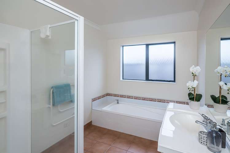 96 Guildford Drive Paraparaumu Beach_16