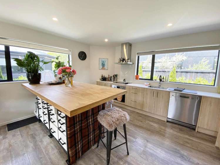 2/98 Hills Road Richmond_1