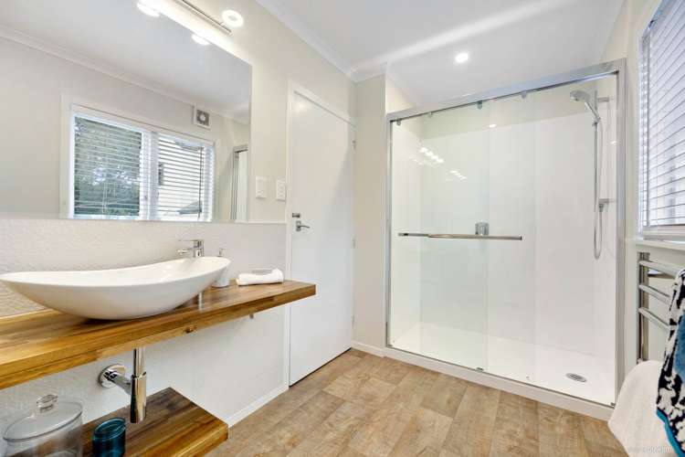 107 Beach Road Mellons Bay_10