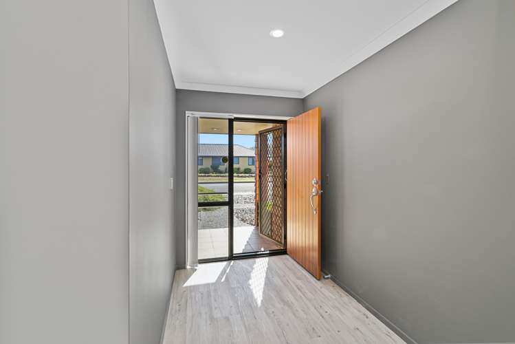 13 Covent Drive Stoke_17