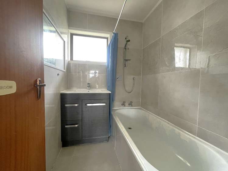 2/6 Papatahi Place Henderson_7