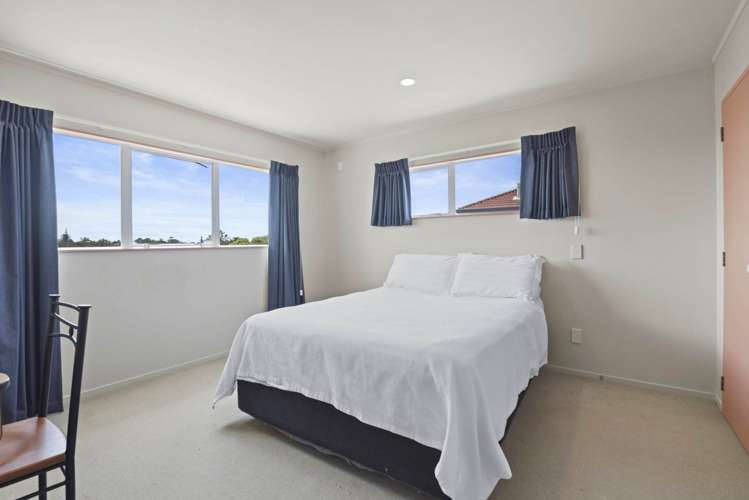 16 Alec Craig Way Gulf Harbour_11