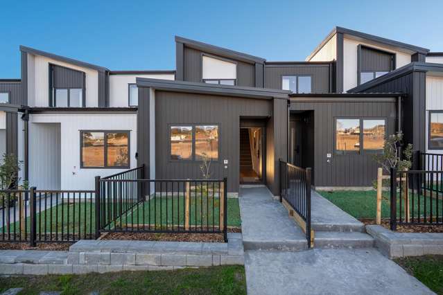 Coastal family living at Limeburners Bay