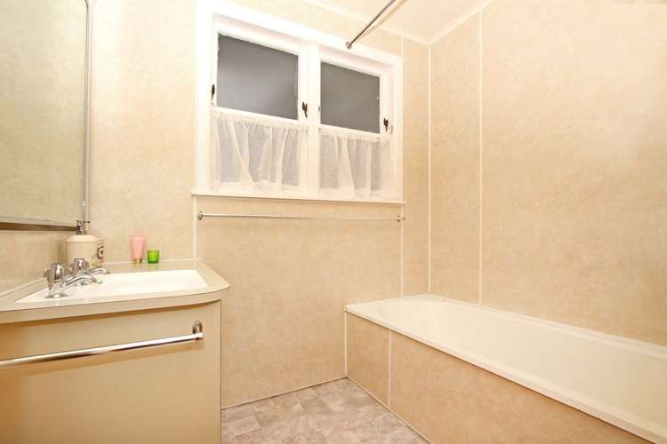 8 Maybelle Place Kelston_15