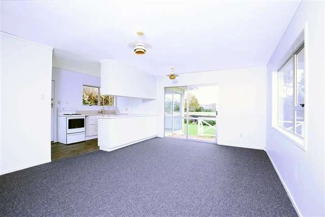 2/322 Royal Road Massey_3