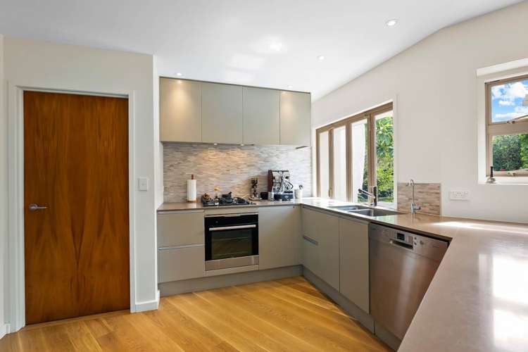 8b Queen Mary Avenue Epsom_16