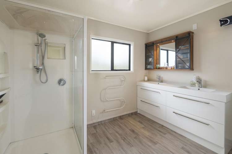 10A Cooper Avenue Holdens Bay_24