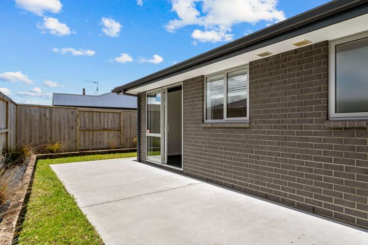 12 Saint Michael Crescent One Tree Point_22