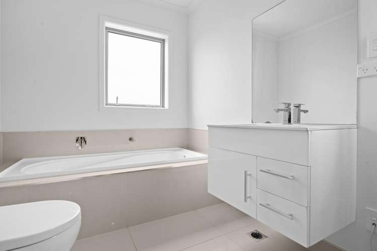 4/7 Vialou Street Hamilton Central_10