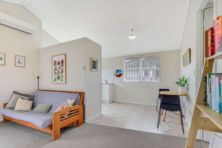 68a Montgomery Crescent Bader_10