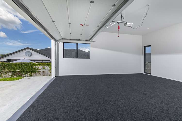 8 Canoe Lane Riverhead_19