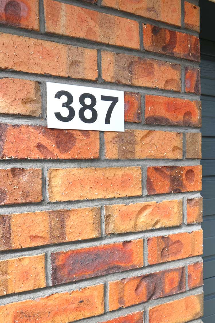 387 Herbert Street Windsor_28