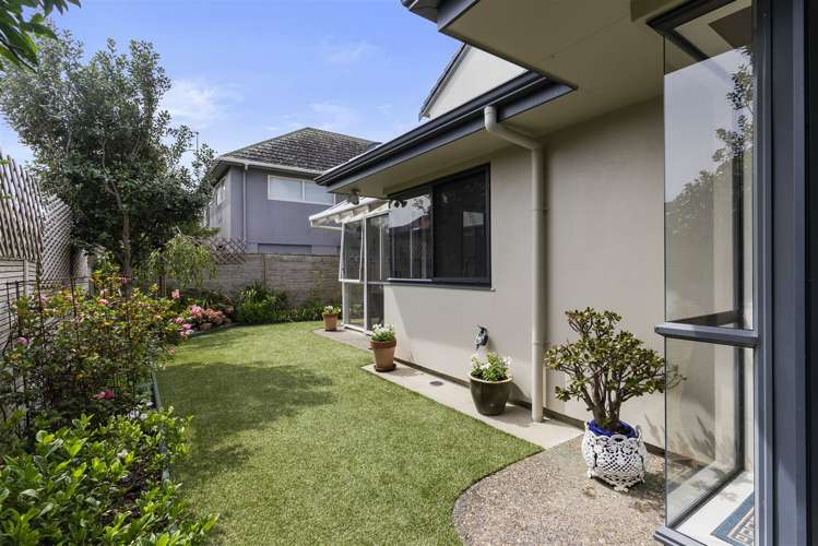 22 The Esplanade Eastern Beach_28