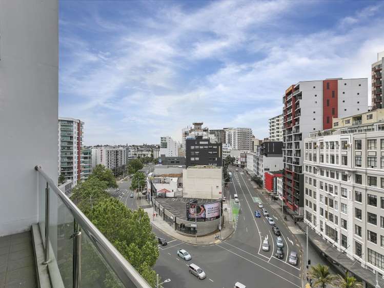 1114/2 Beach Road Auckland Central_12