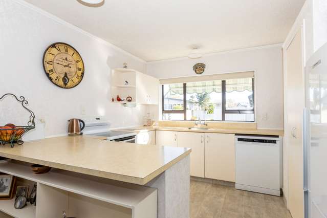 2/64 Guppy Road Greenmeadows_4