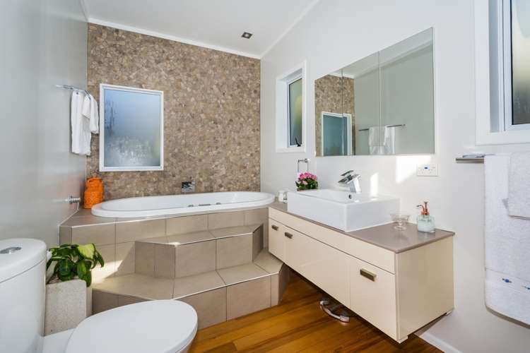 37 Waimana Avenue Northcote Point_11