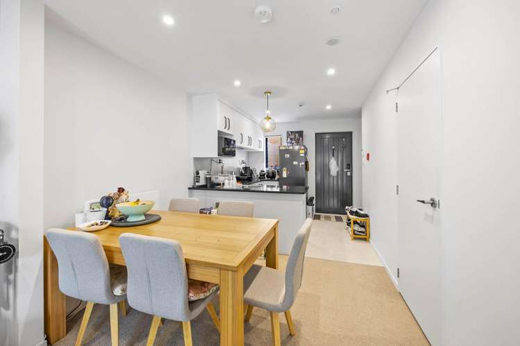 16/18 Hewlett Road Massey_8