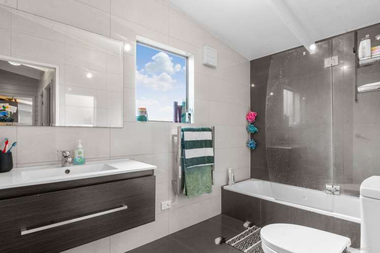 17 Hoylake Place Wattle Downs_8