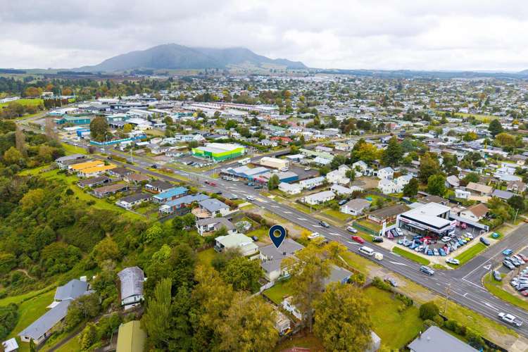 166 Spa Road Central_17