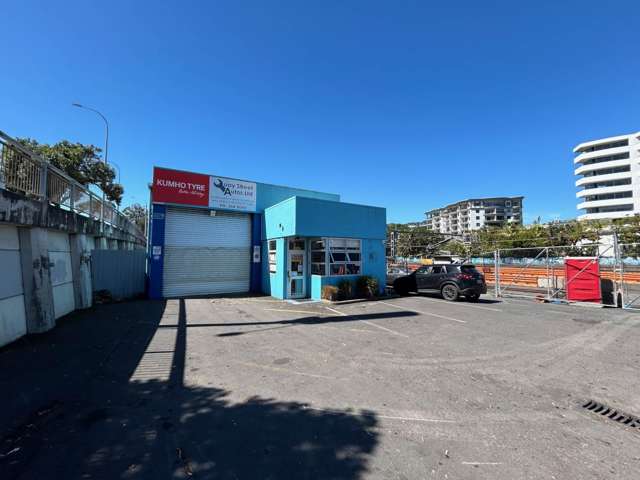 CBD INDUSTRIAL OPPORTUNITY - WAREHOUSE AND YARD