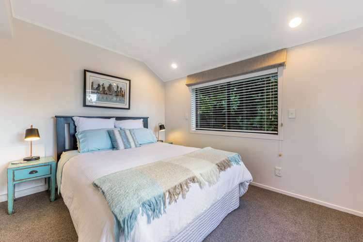 10 Coldham Crescent Saint Johns_19