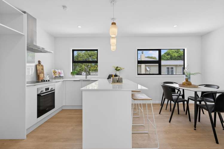 2/61 Westminster Road Wainuiomata_15