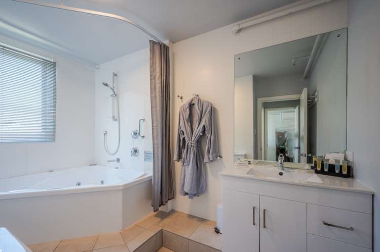 79c Beach Road Akaroa_13