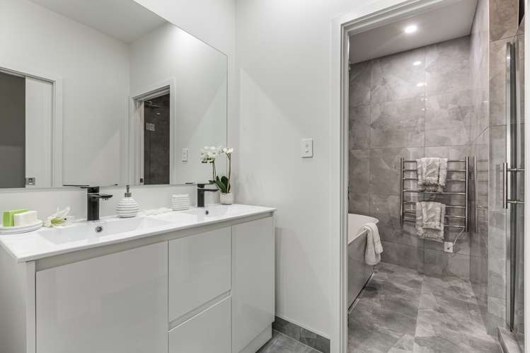 8a Crispe Road Clarks Beach_15