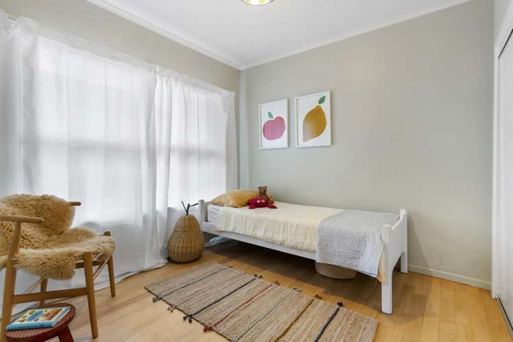 2/4 Penzance Road Mairangi Bay_10