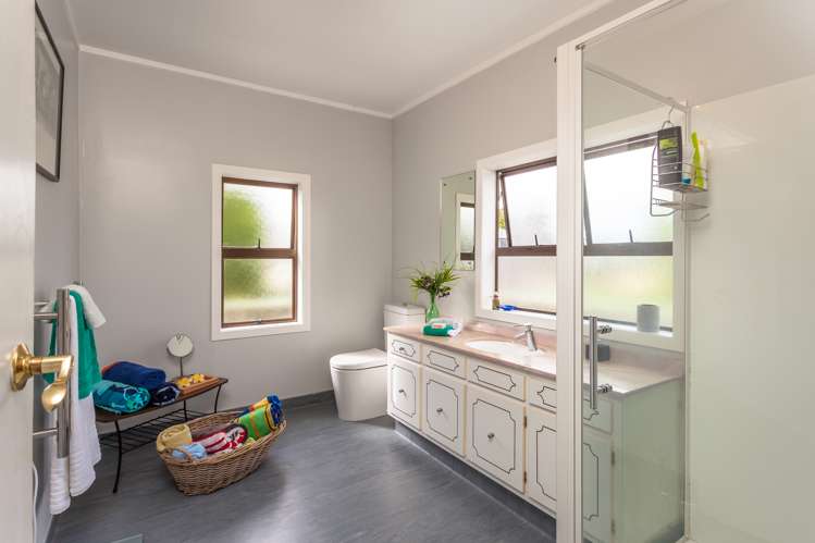 23 Lookout Drive Laingholm_13