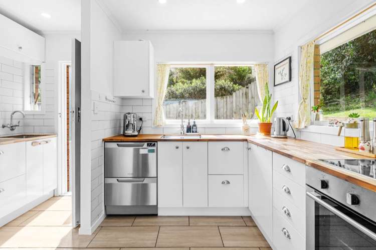 2/55 Ayton Drive Totara Vale_12