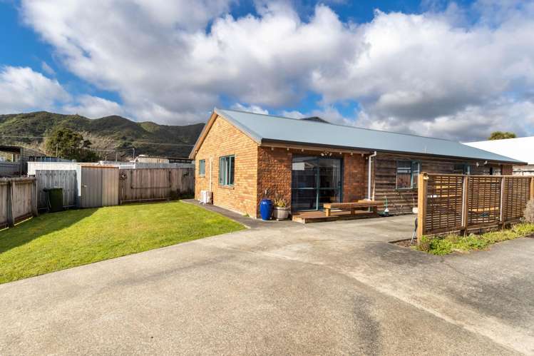 1/4 Ipswich Grove Wainuiomata_3