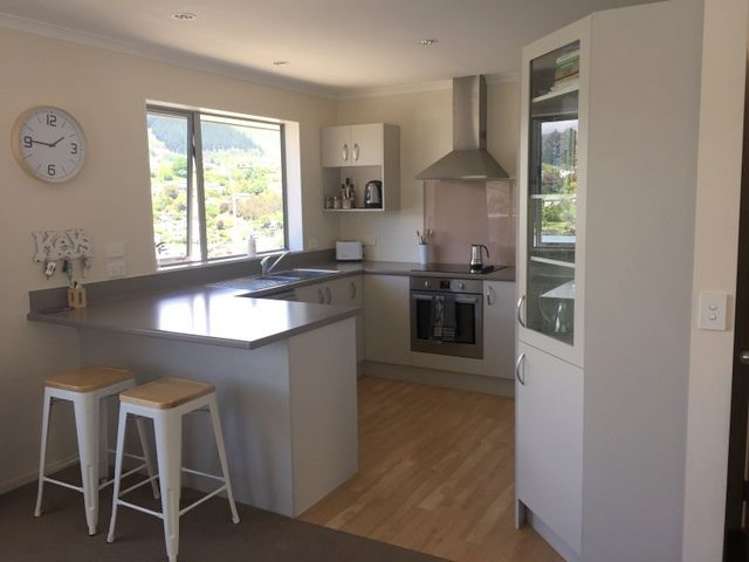 2 Carleton Place Toi Toi_0