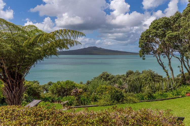 26 Hamana Street Narrow Neck_24