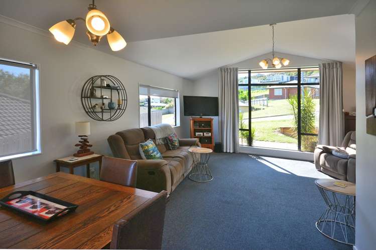 93 Orion Drive Welcome Bay_11