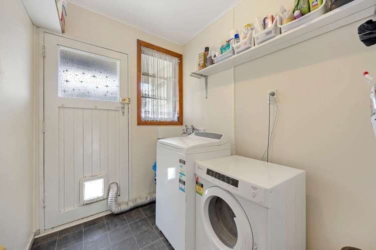 8 Ngaturi Grove Wainuiomata_11