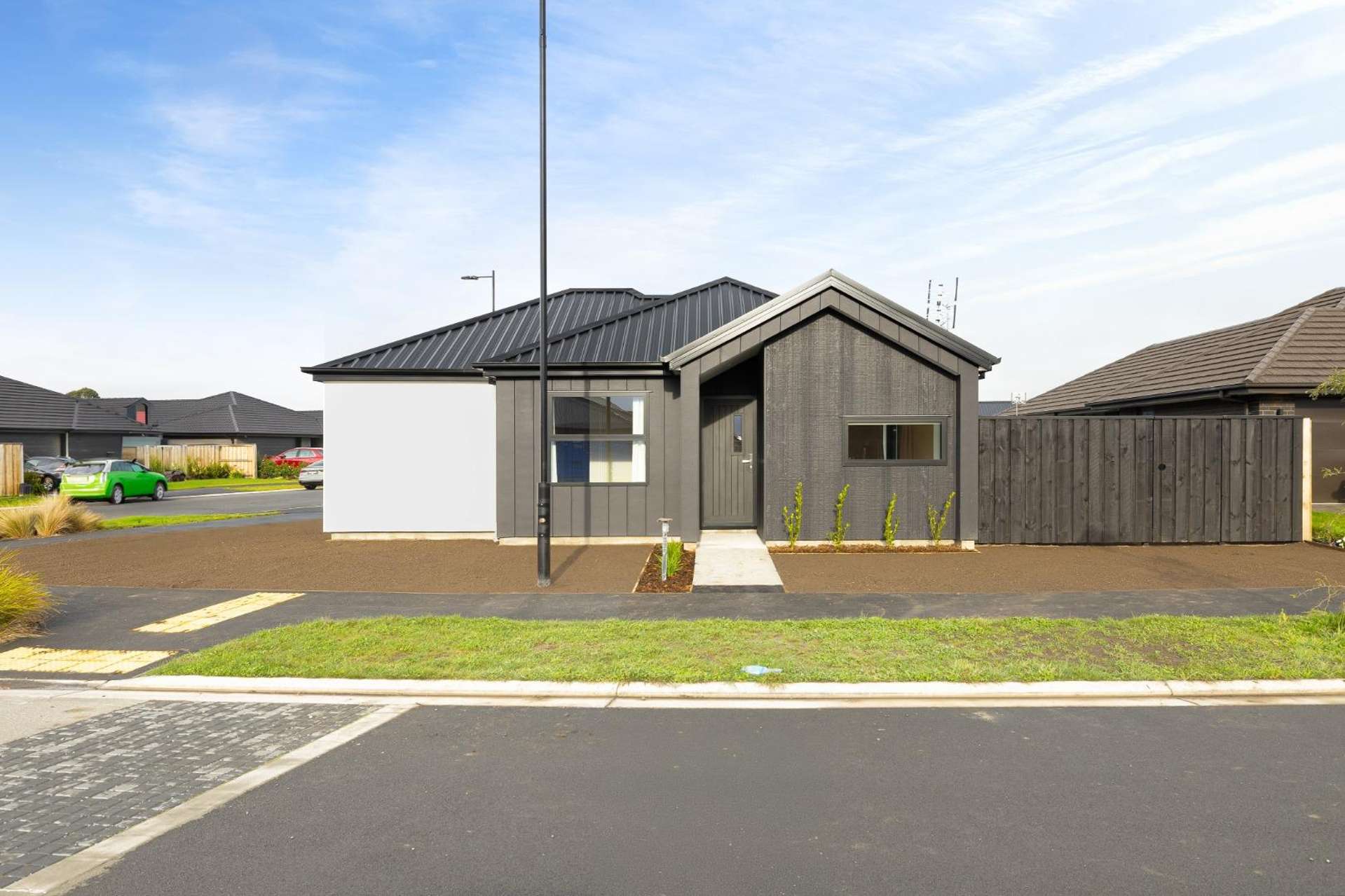 88 Avanda Avenue 11103_0