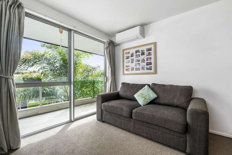 211/17 Link Crescent Stanmore Bay_5