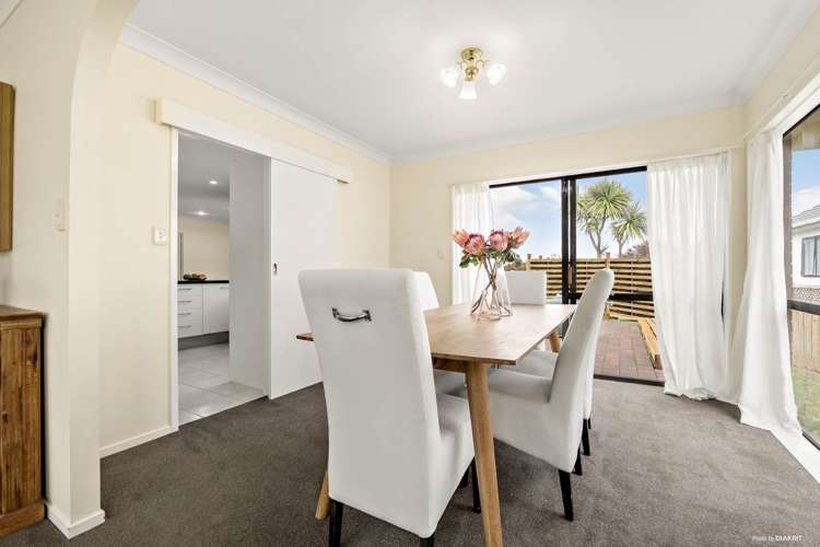 32 Lexington Drive Botany Downs_4