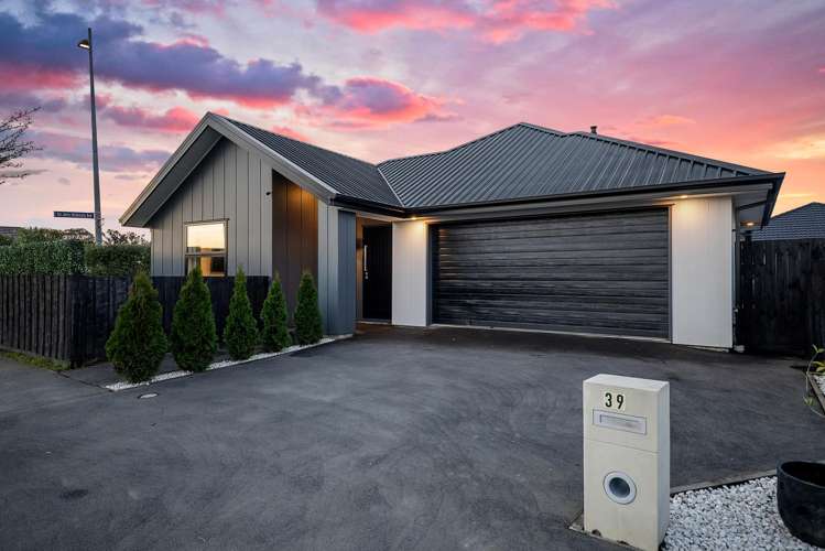 99 Sir John Mckenzie Avenue_0