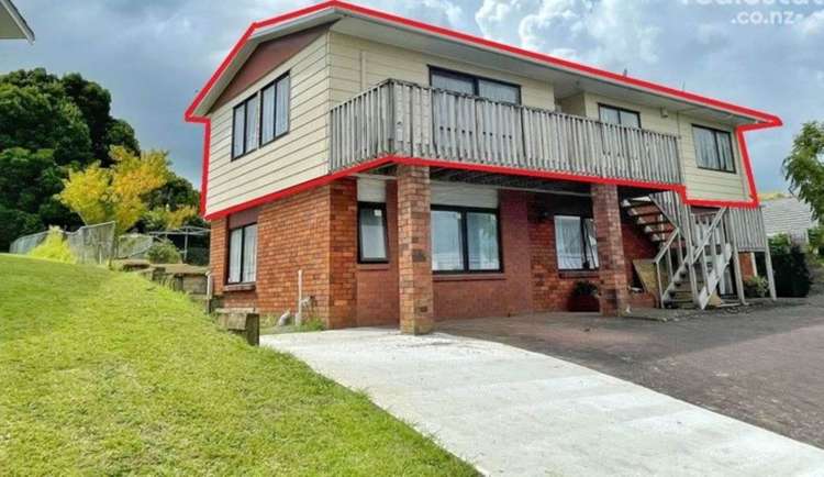 Upstairs/2 Manapouri Place Pakuranga Heights_0