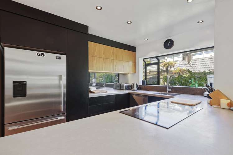 2 Holmcroft Court Cracroft_1