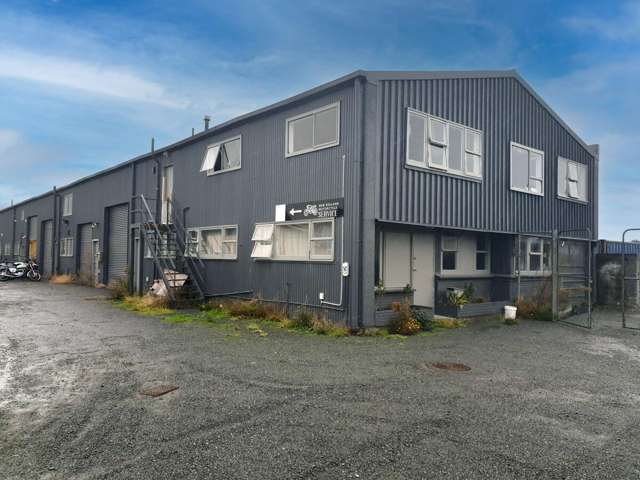 Industrial Unit  - Handy Location