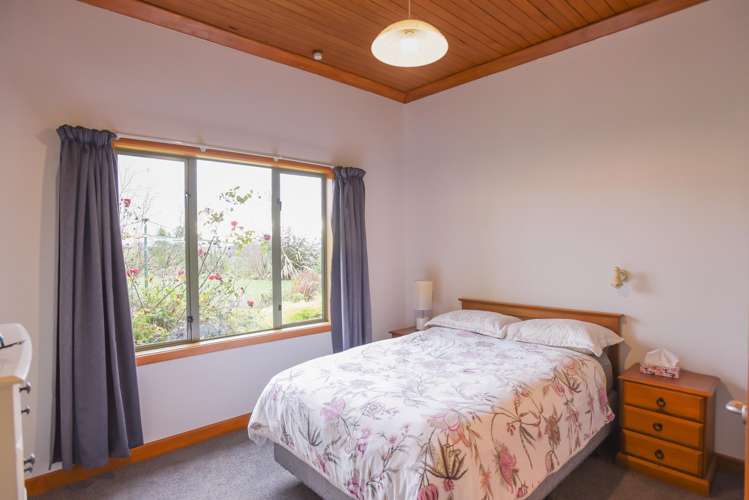 24 Stephen Road, Browns_15